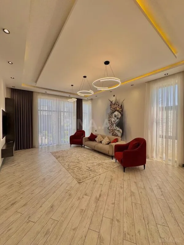 Satılır 5 otaqlı həyət evi 250 m²
