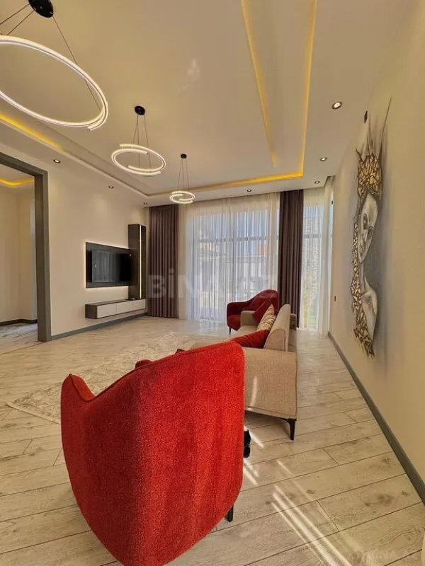 Satılır 5 otaqlı həyət evi 250 m²