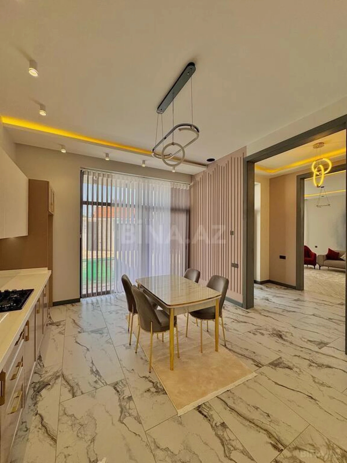 Satılır 5 otaqlı həyət evi 250 m²