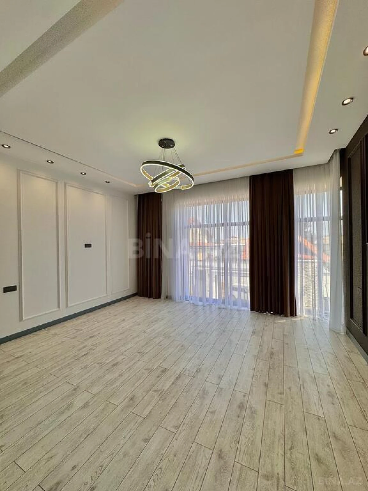Satılır 5 otaqlı həyət evi 250 m²