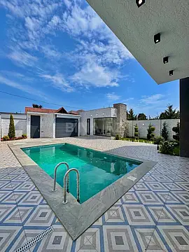 Satılır 5 otaqlı həyət evi 250 m²