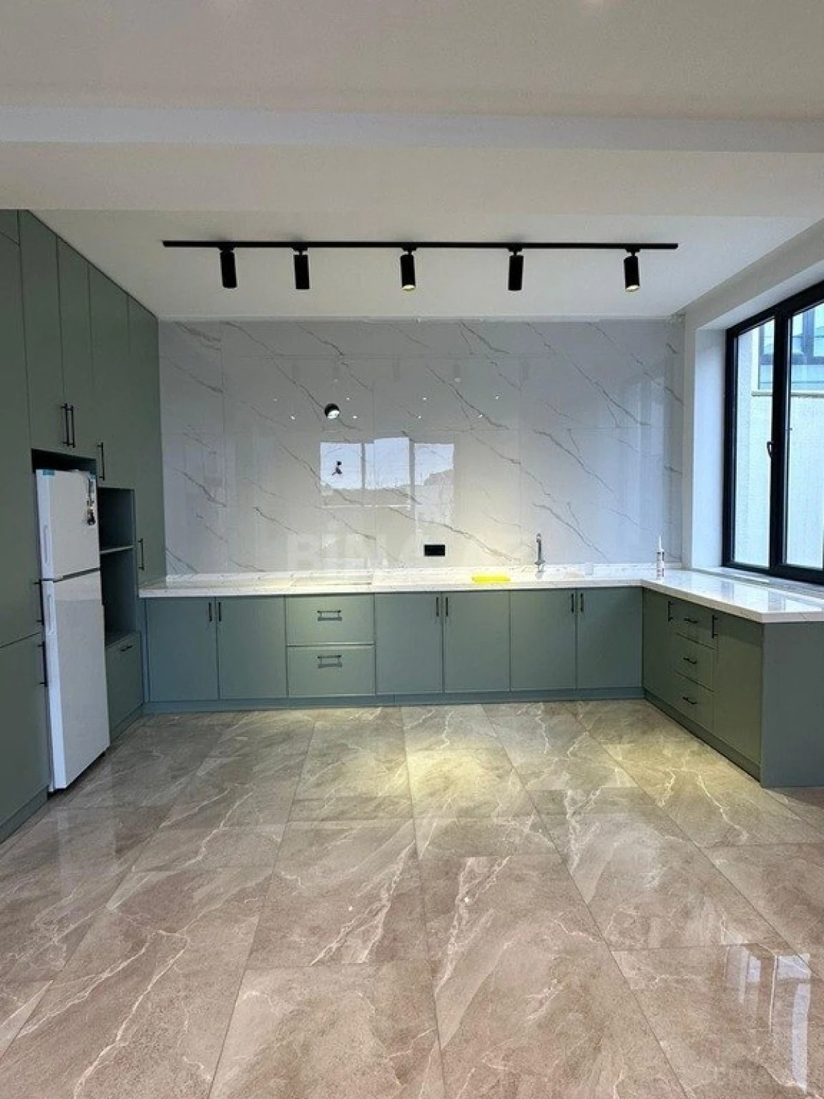 Kirayə verilir 4 otaqlı həyət evi 300 m²