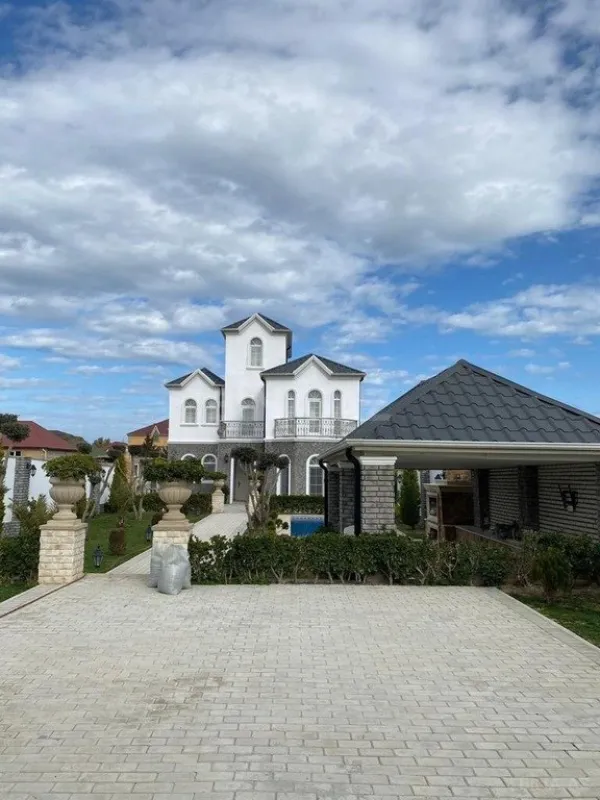 Kirayə verilir 4 otaqlı həyət evi 300 m²