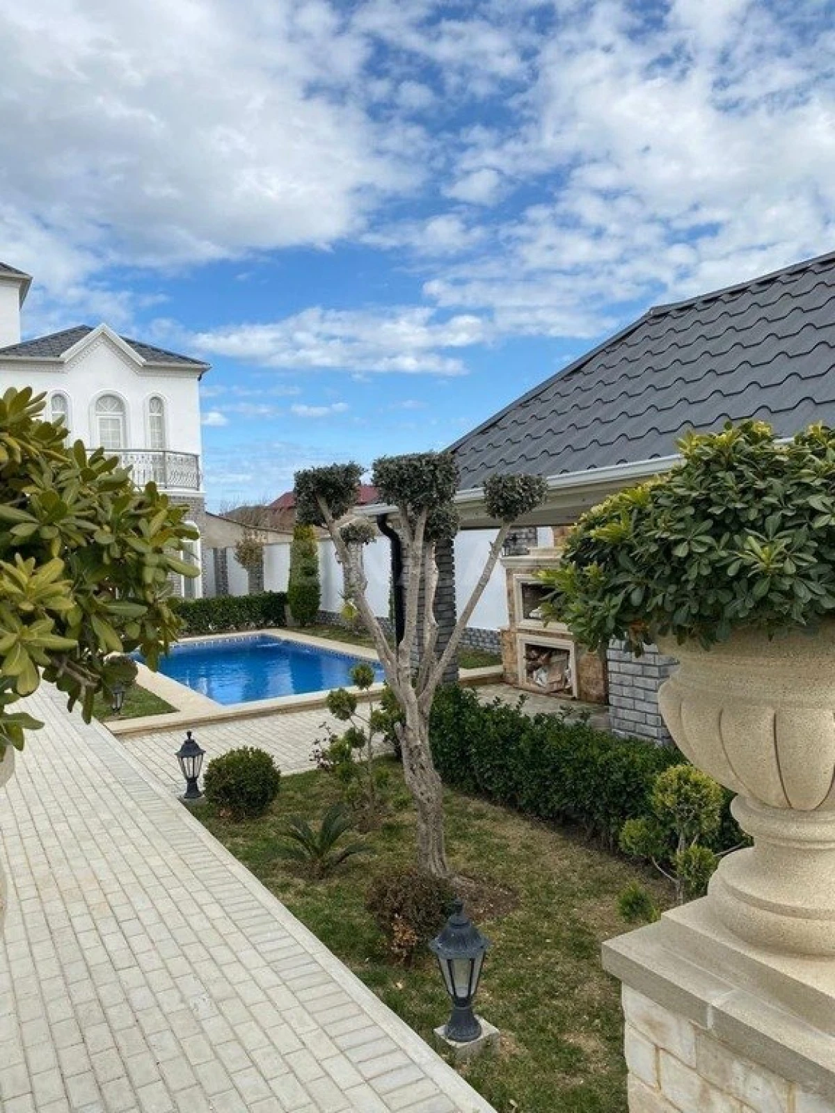 Kirayə verilir 4 otaqlı həyət evi 300 m²