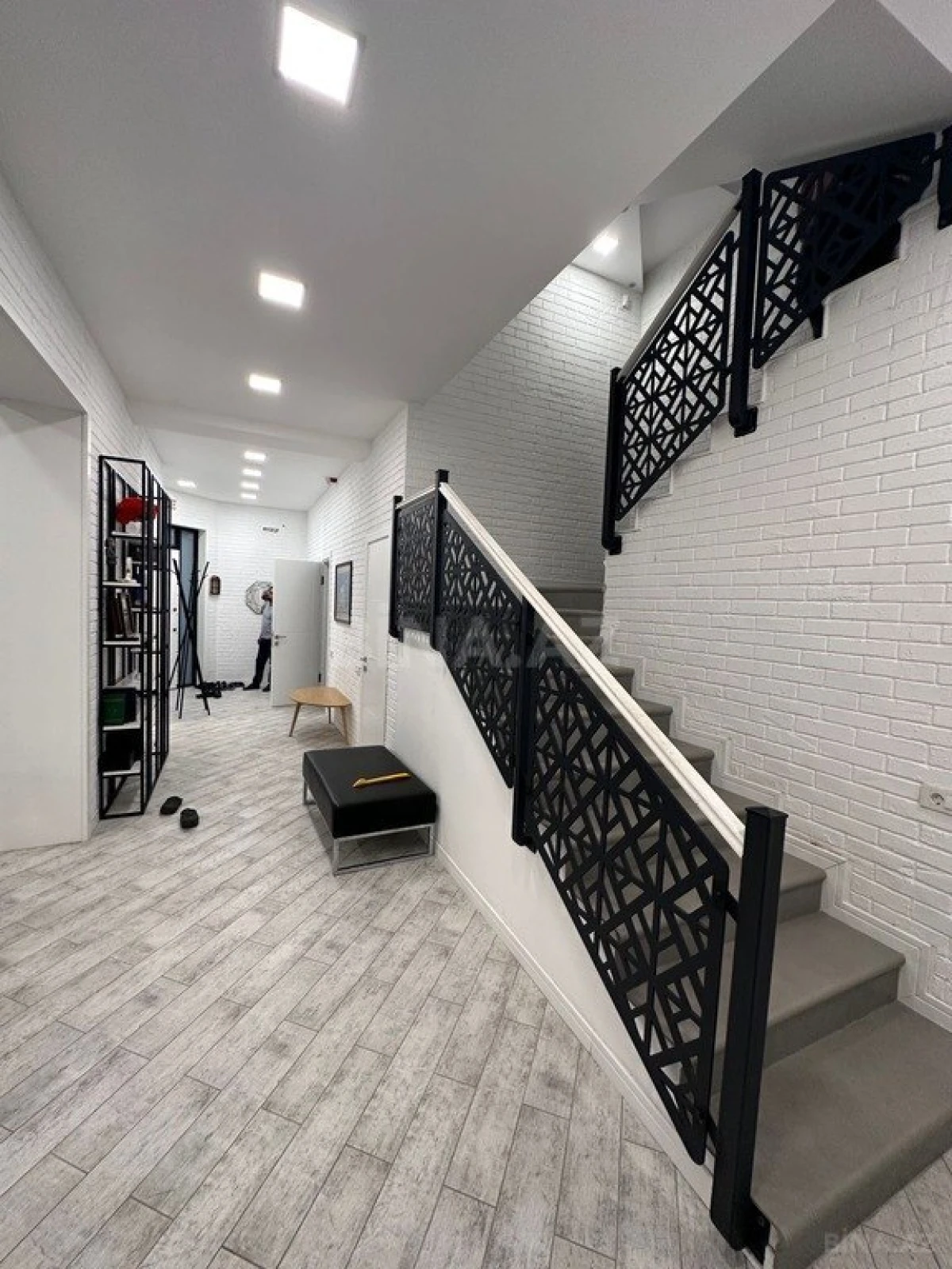 Kirayə verilir 6 otaqlı həyət evi 450 m²