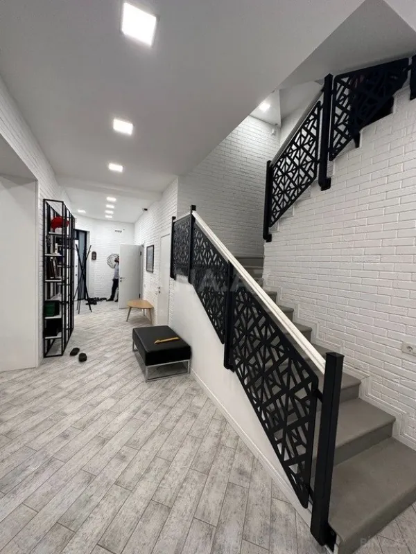 Kirayə verilir 6 otaqlı həyət evi 450 m²