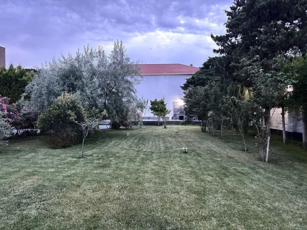 Kirayə verilir 6 otaqlı həyət evi 450 m²