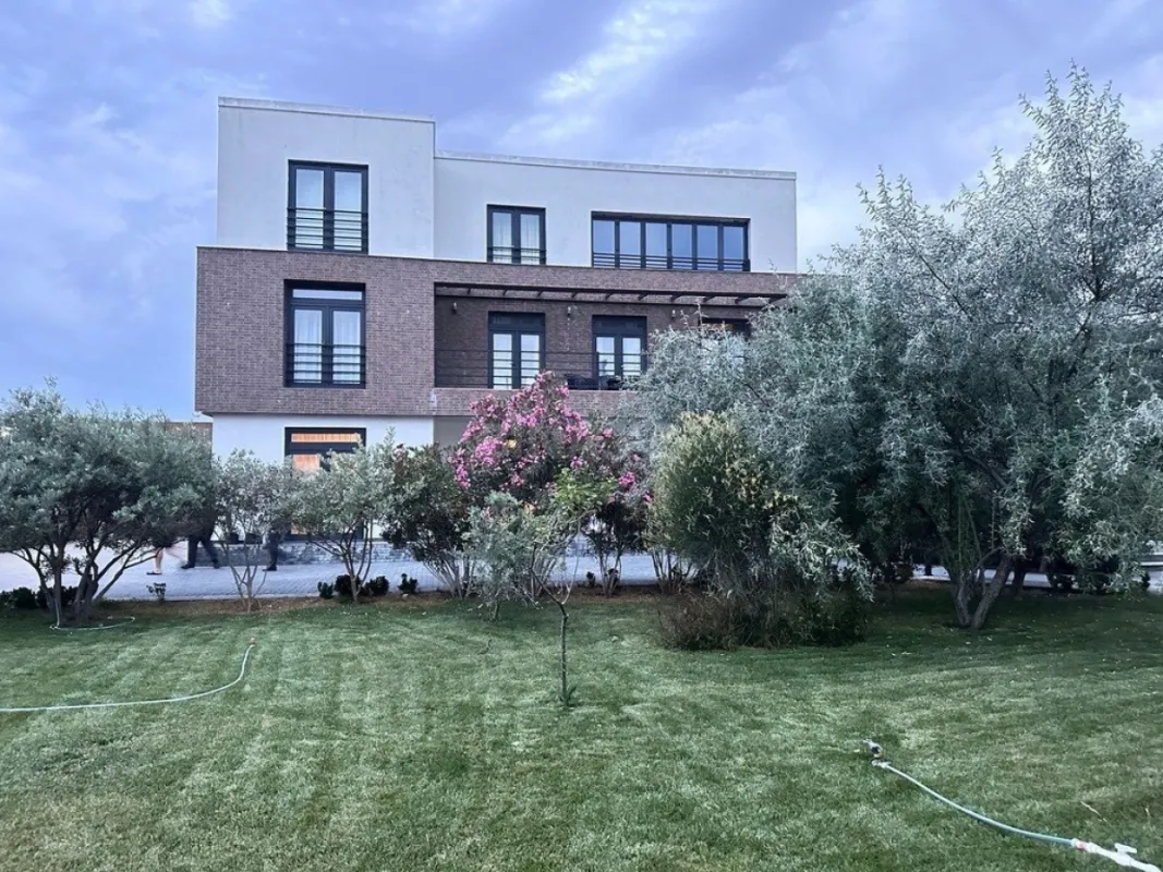 Kirayə verilir 6 otaqlı həyət evi 450 m²