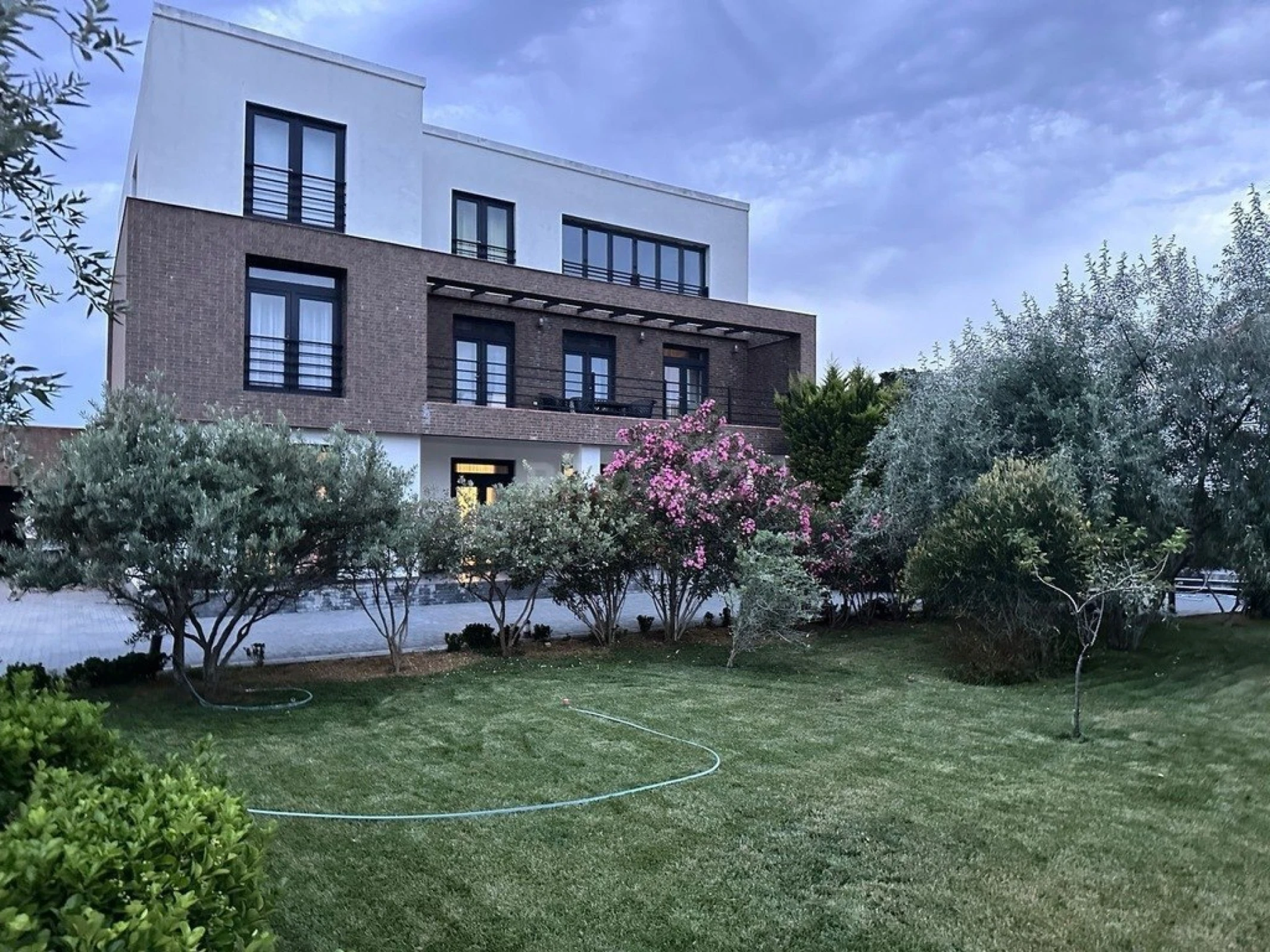 Kirayə verilir 6 otaqlı həyət evi 450 m²