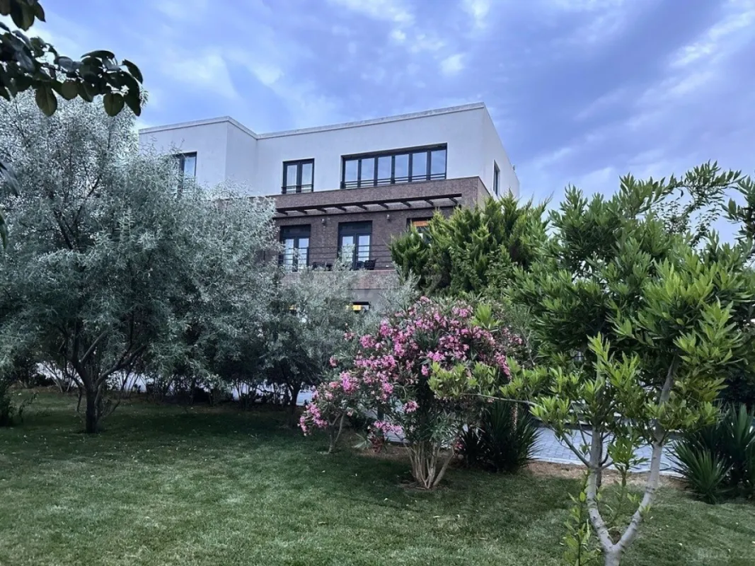 Kirayə verilir 6 otaqlı həyət evi 450 m²