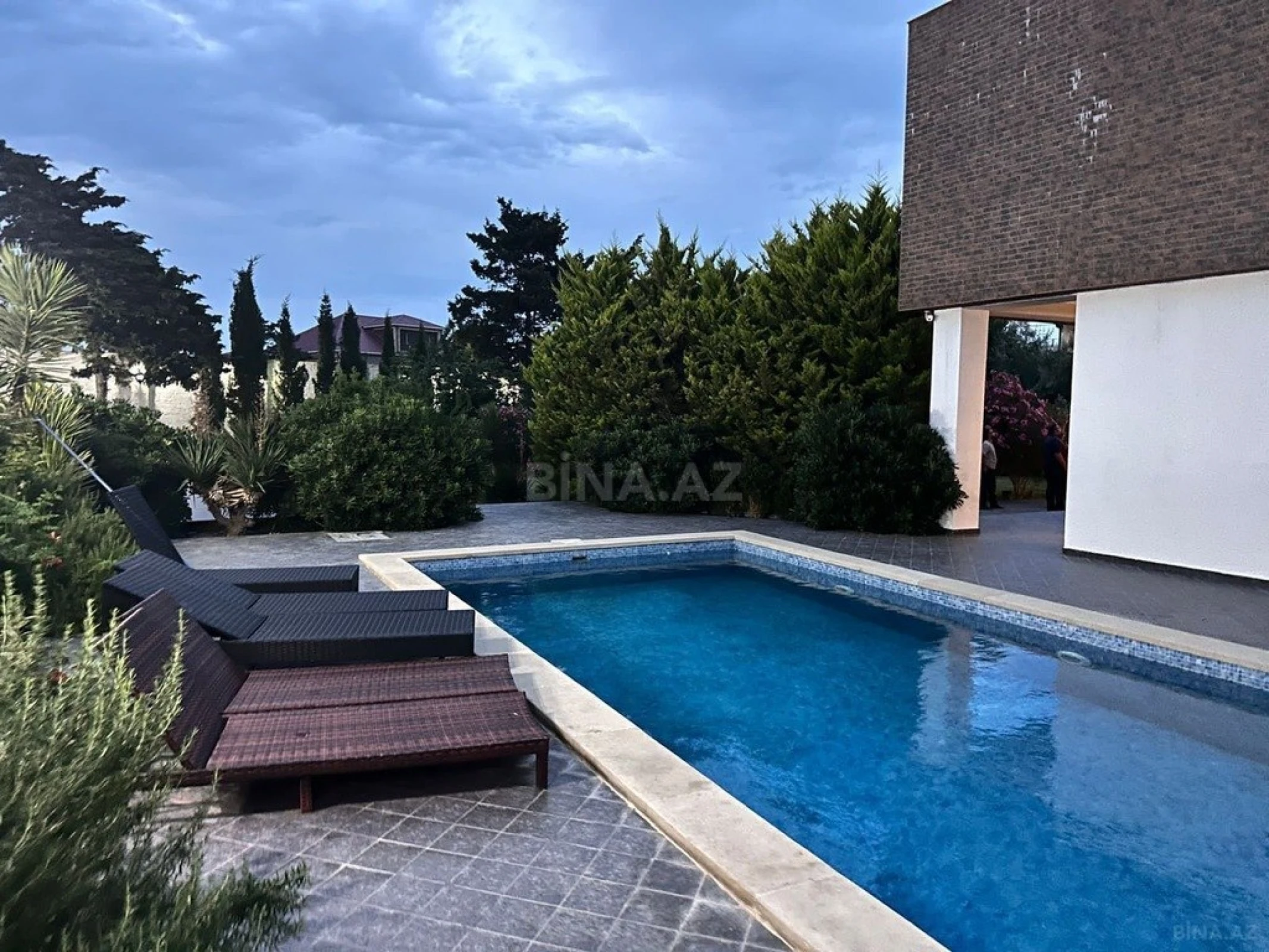 Kirayə verilir 6 otaqlı həyət evi 450 m²