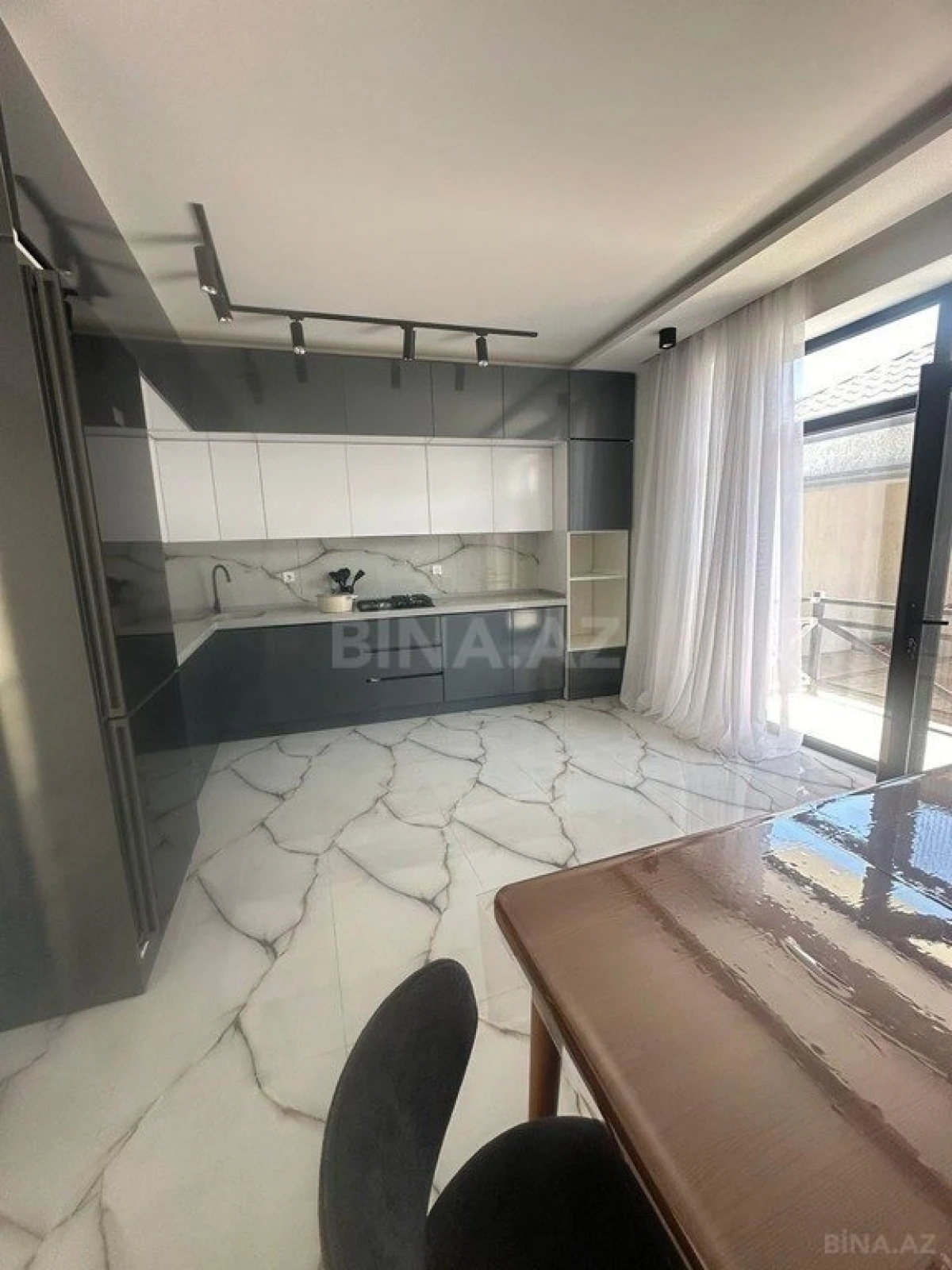Kirayə verilir 4 otaqlı həyət evi 300 m²