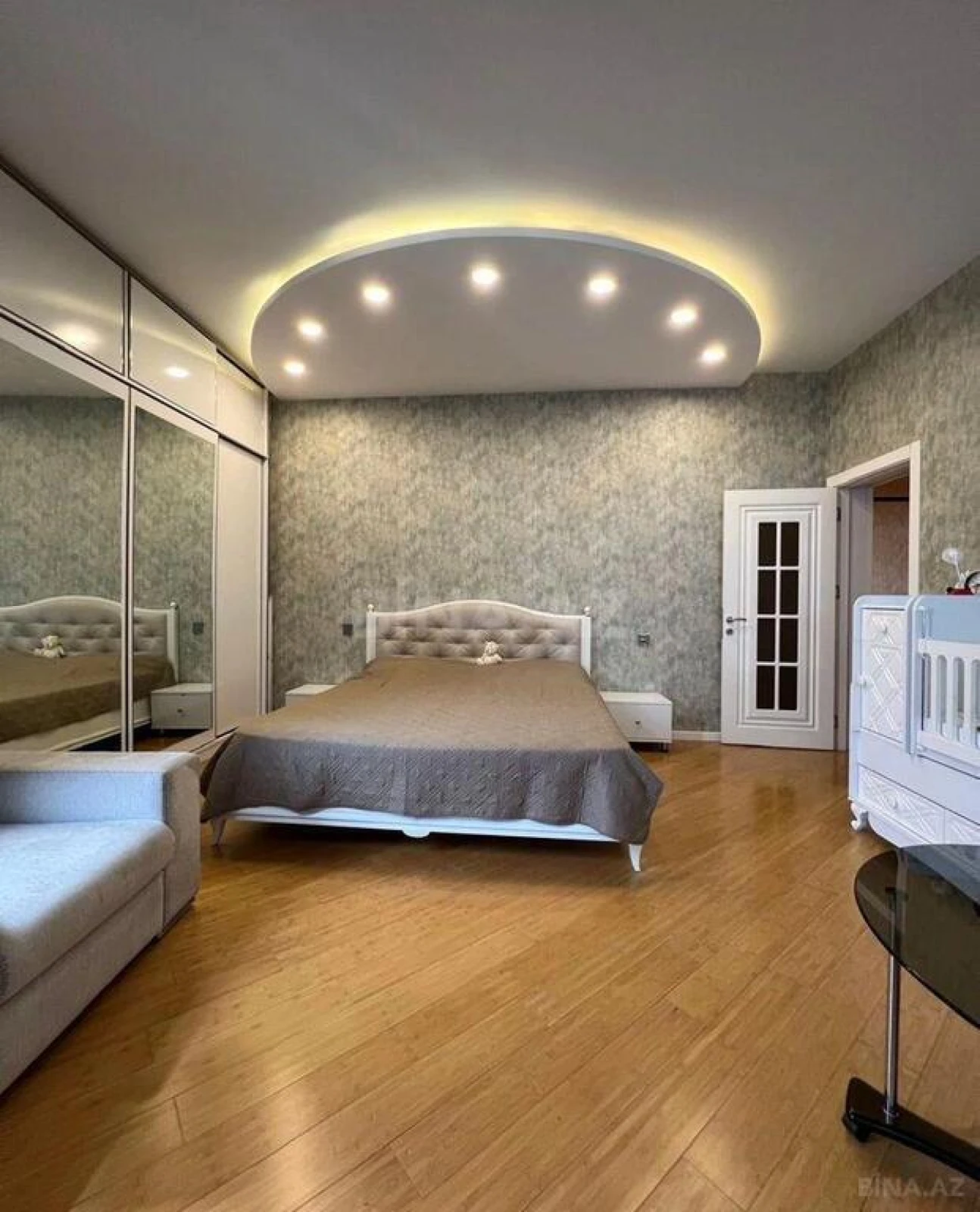 Satılır 3 otaqlı mənzil 127 m²