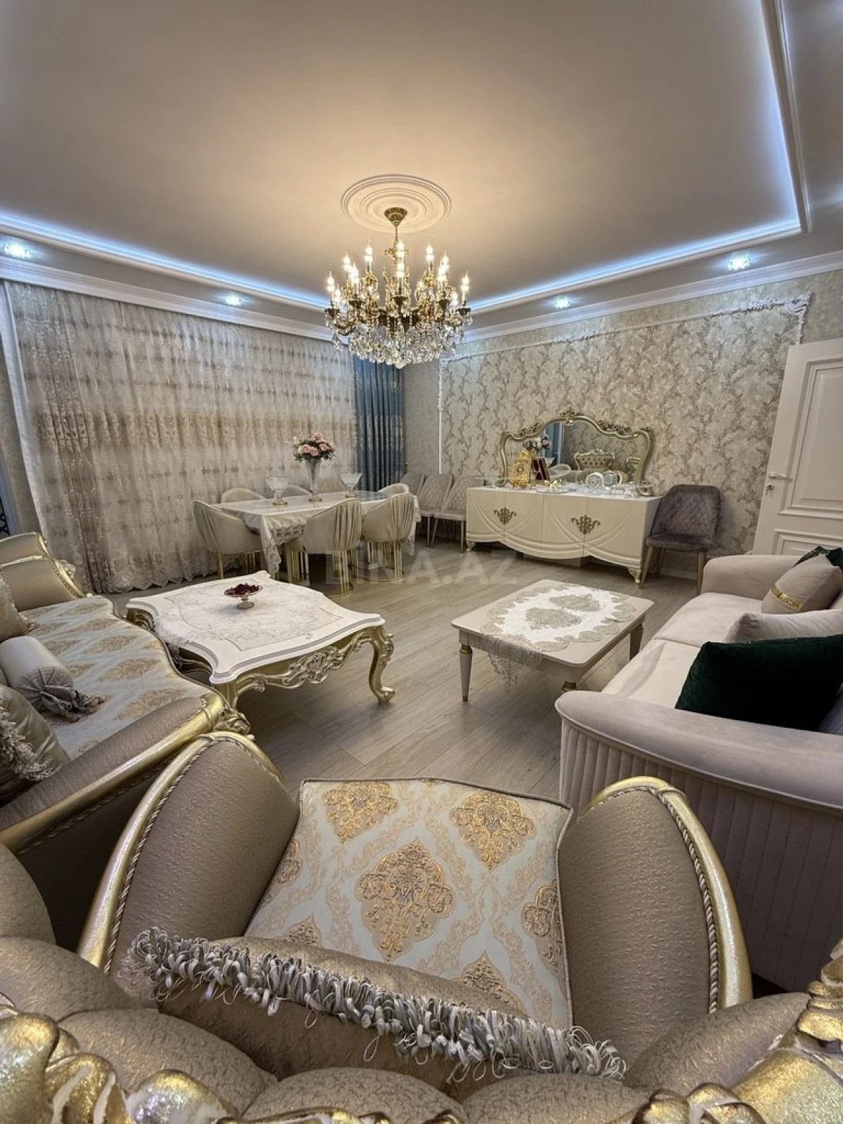 Satılır 3 otaqlı mənzil 157 m²