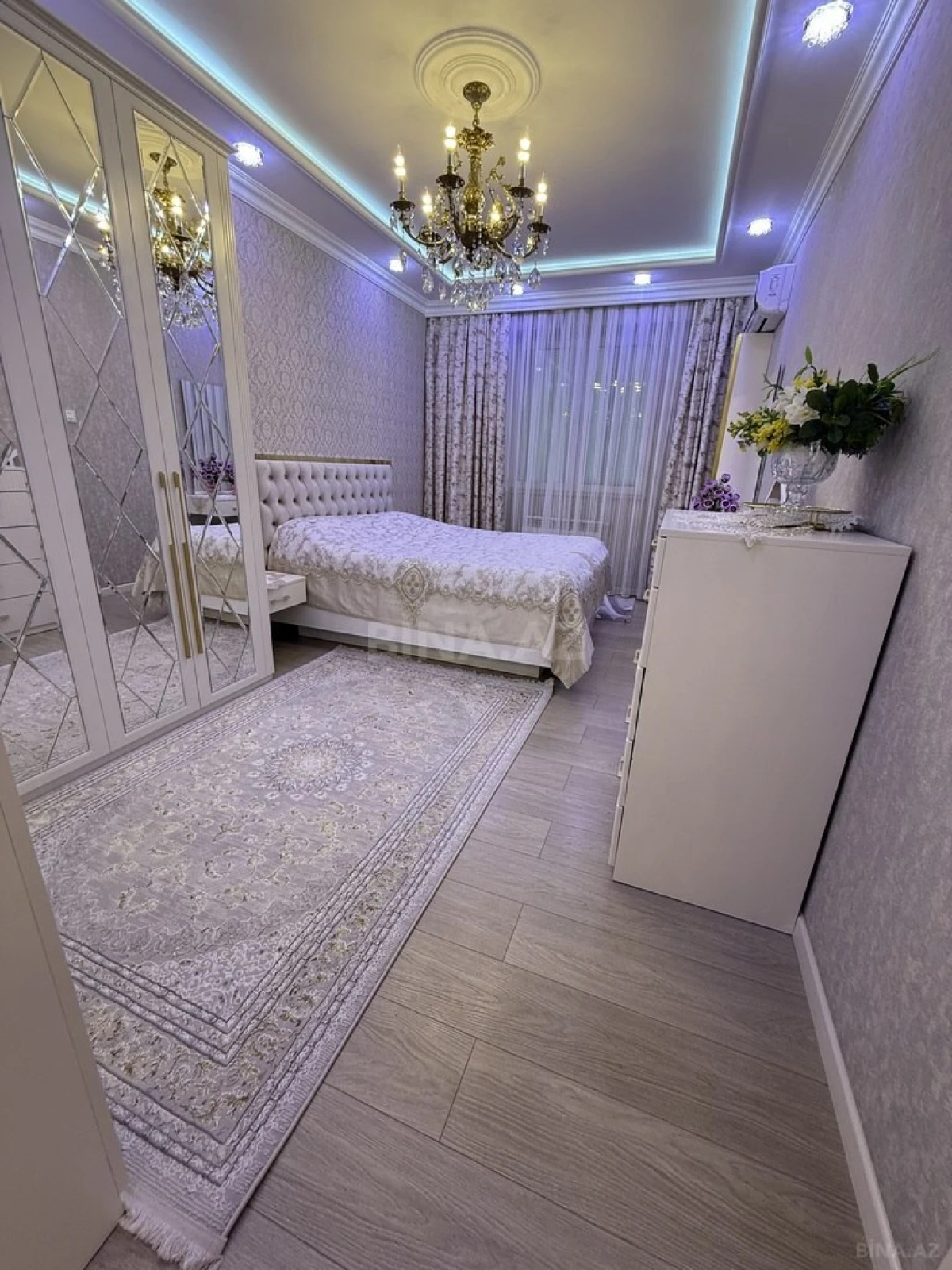 Satılır 3 otaqlı mənzil 157 m²