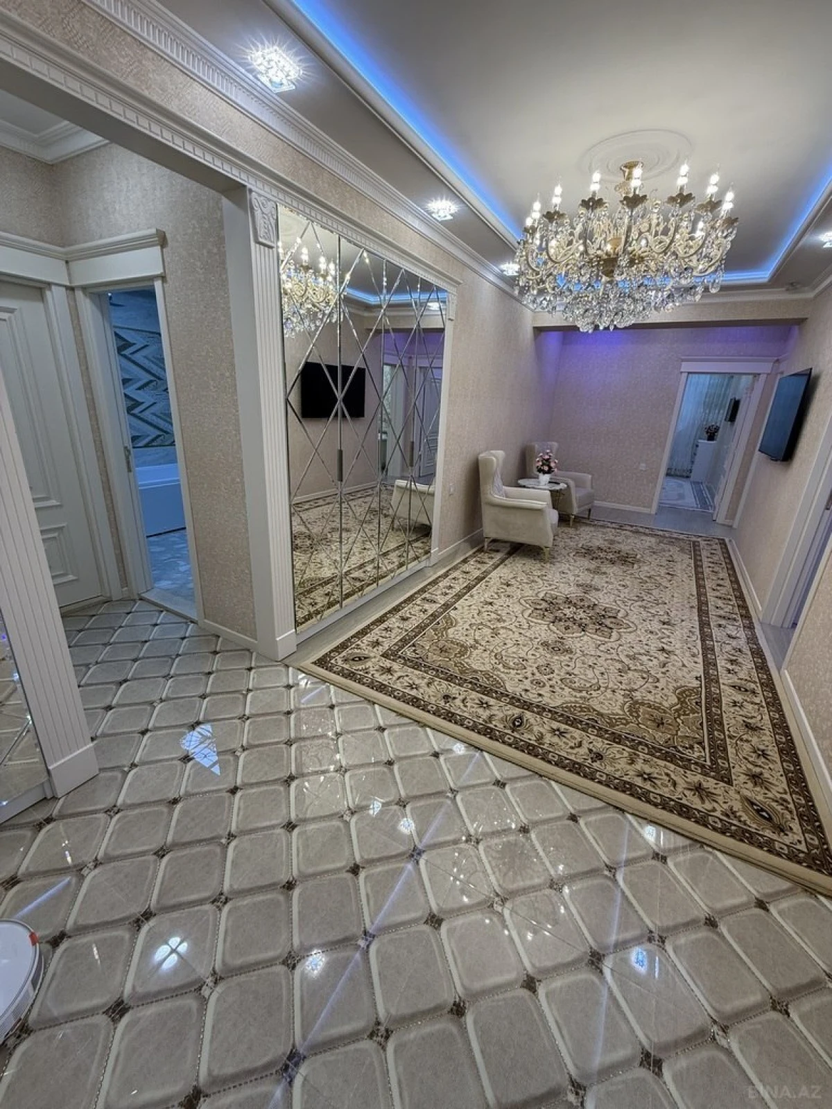 Satılır 3 otaqlı mənzil 157 m²
