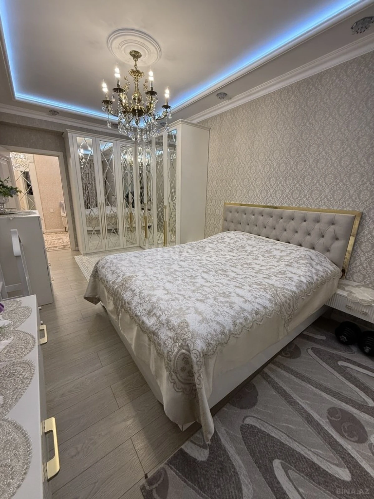 Satılır 3 otaqlı mənzil 157 m²