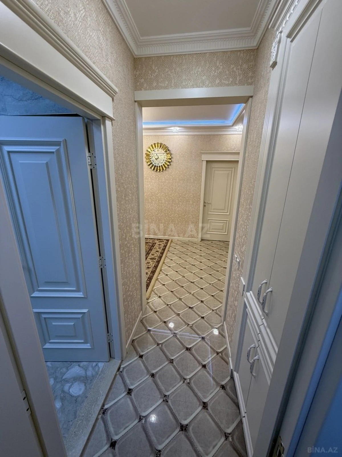 Satılır 3 otaqlı mənzil 157 m²