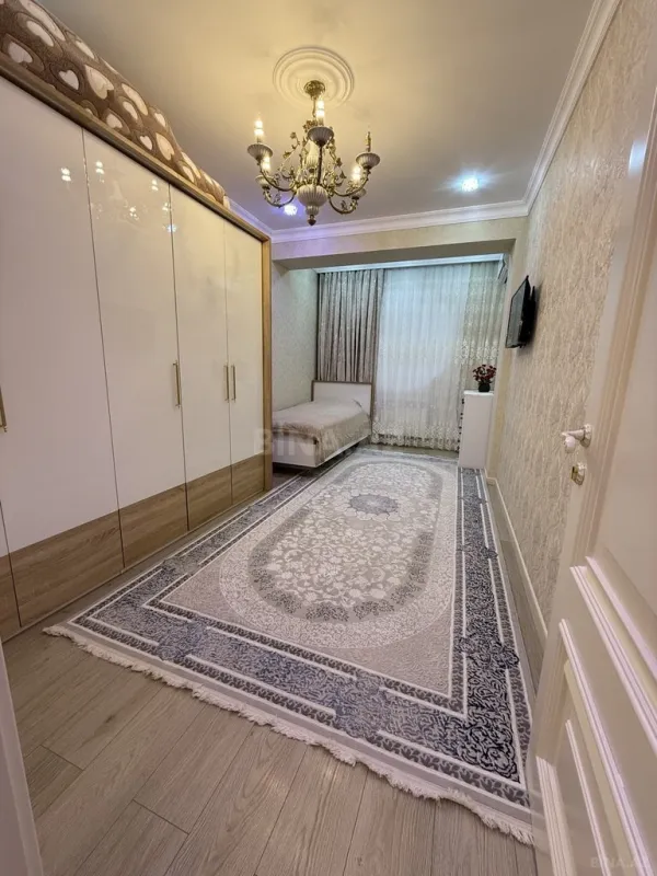 Satılır 3 otaqlı mənzil 157 m²