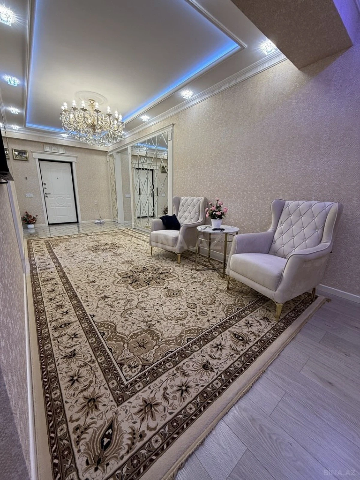 Satılır 3 otaqlı mənzil 157 m²