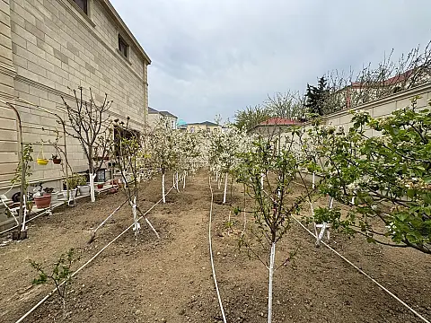 Satılır 9 otaqlı həyət evi 600 m²