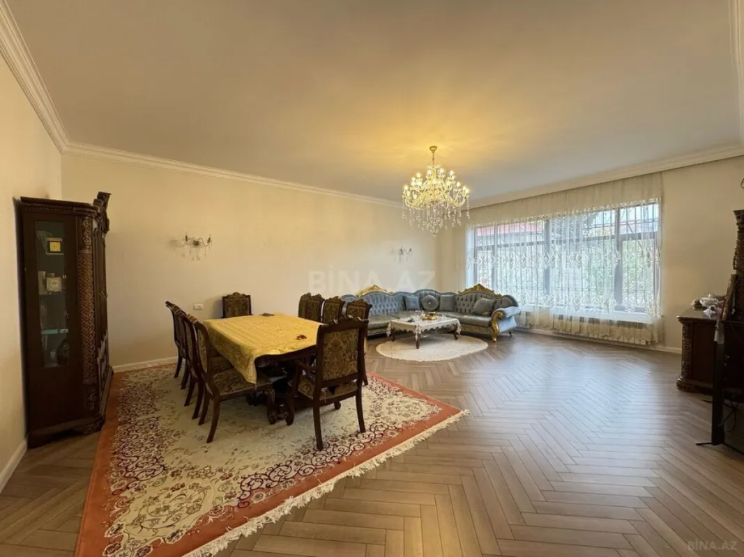 Satılır 9 otaqlı həyət evi 600 m²