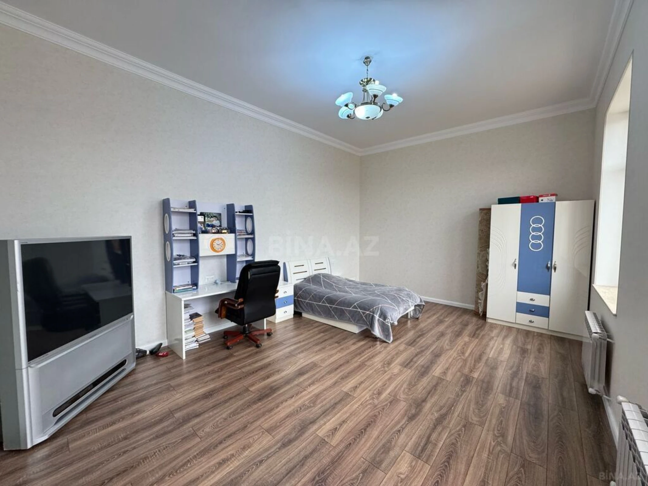 Satılır 9 otaqlı həyət evi 600 m²
