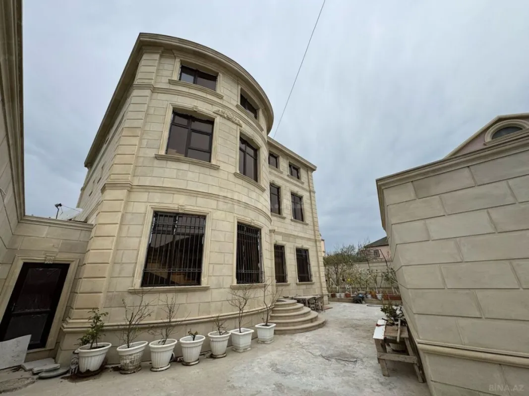 Satılır 9 otaqlı həyət evi 600 m²