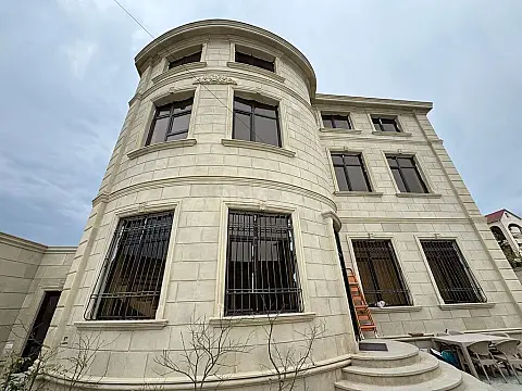 Satılır 9 otaqlı həyət evi 600 m² — Bakı, Badamdar 9 otaq 600.00 m²