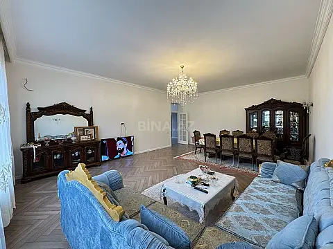 Satılır 8 otaqlı həyət evi 600 m²