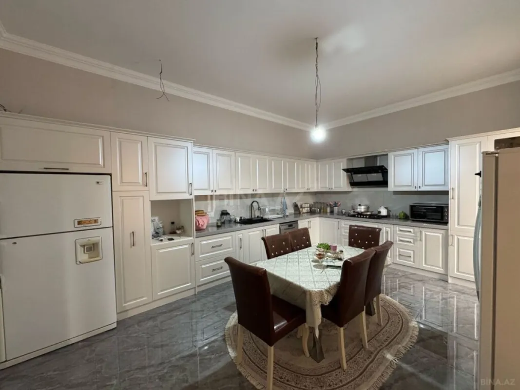 Satılır 8 otaqlı həyət evi 600 m²