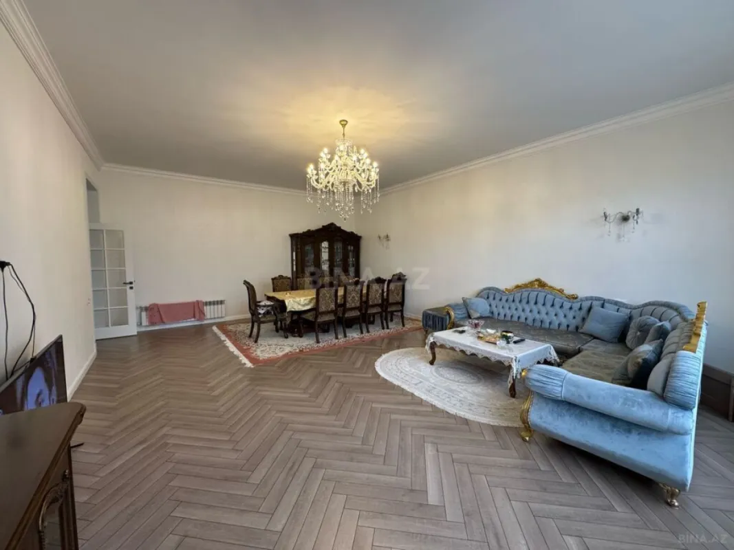Satılır 8 otaqlı həyət evi 600 m²