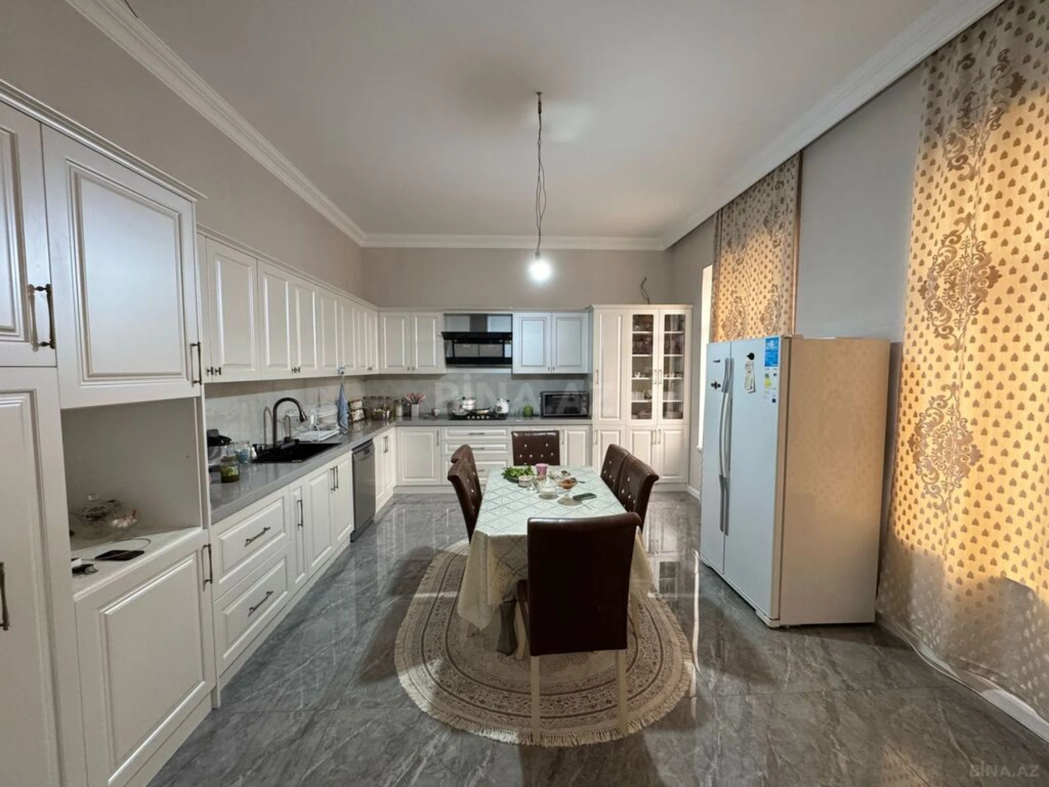 Satılır 8 otaqlı həyət evi 600 m²