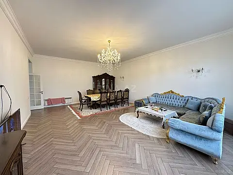 Satılır 8 otaqlı həyət evi 600 m²
