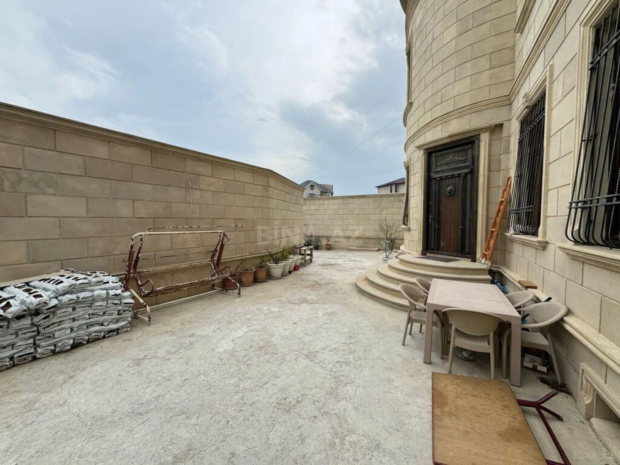 Satılır 8 otaqlı həyət evi 600 m²