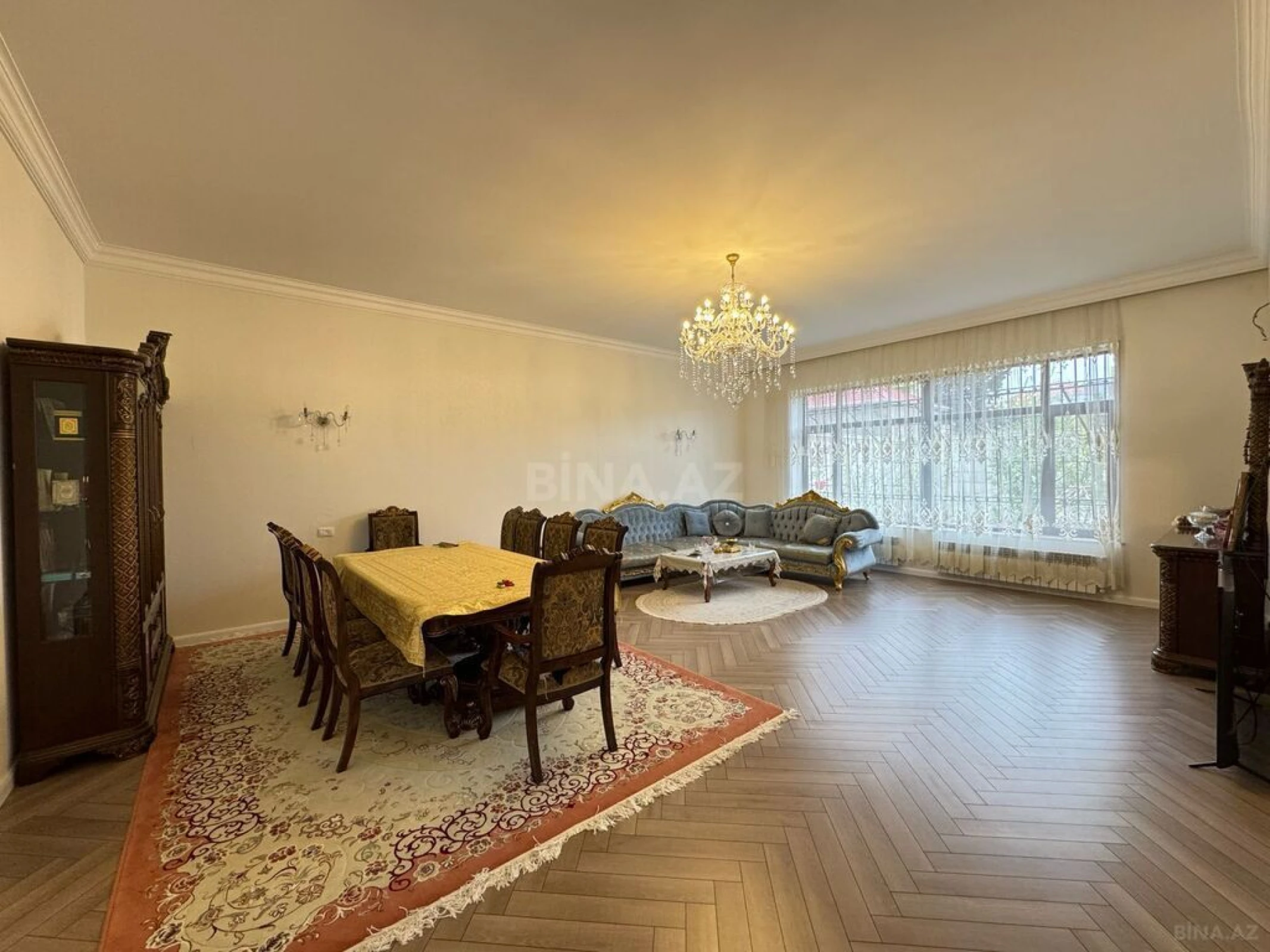 Satılır 8 otaqlı həyət evi 600 m²