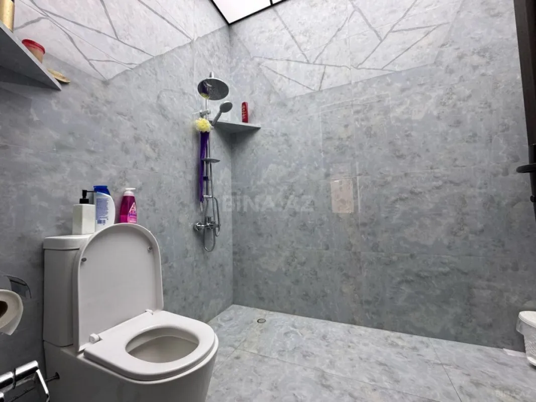 Satılır 8 otaqlı həyət evi 600 m²