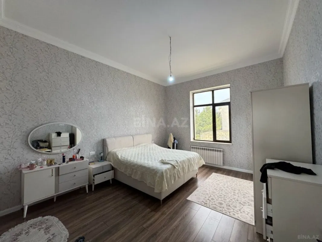 Satılır 8 otaqlı həyət evi 600 m²