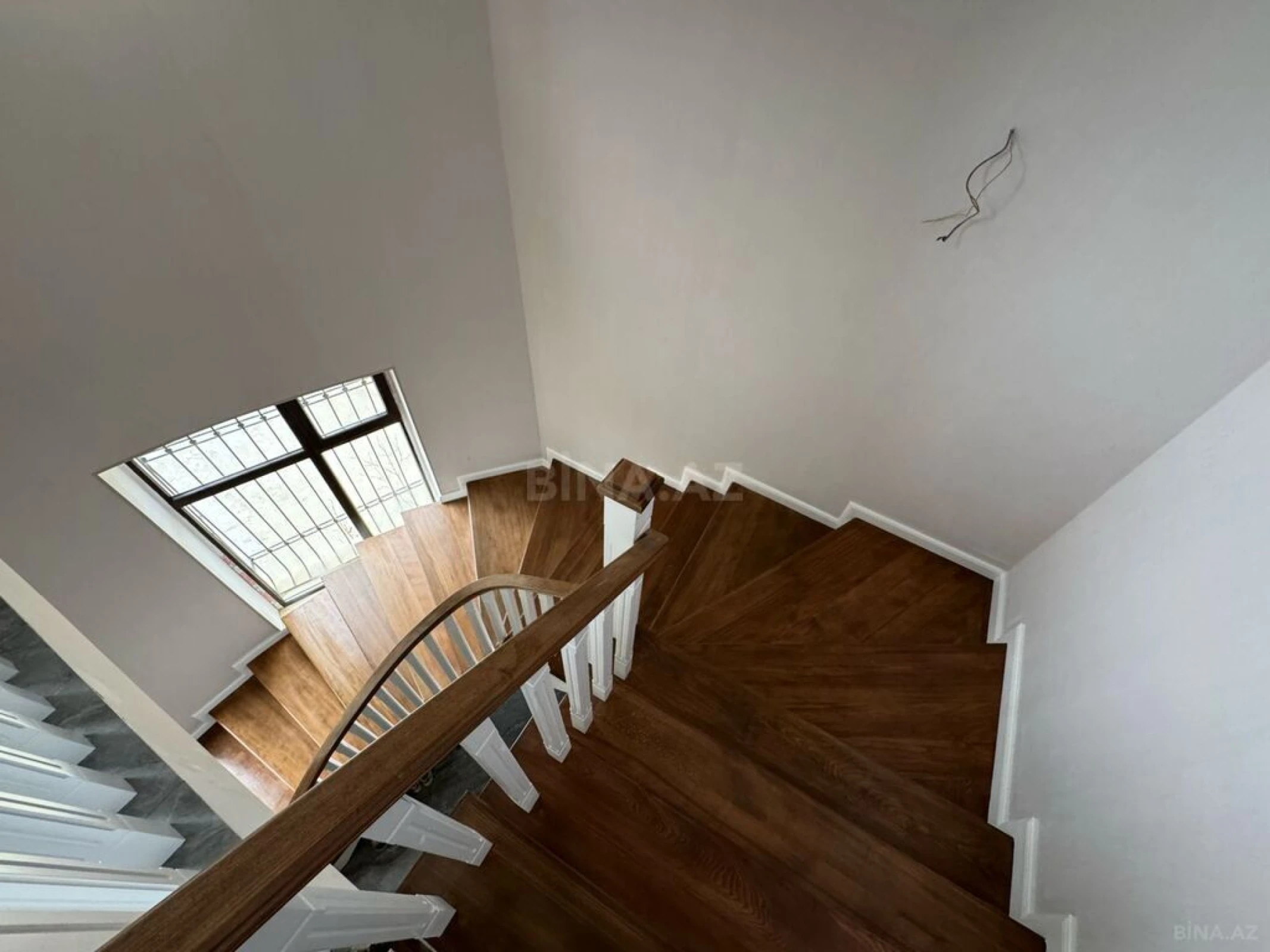 Satılır 8 otaqlı həyət evi 600 m²