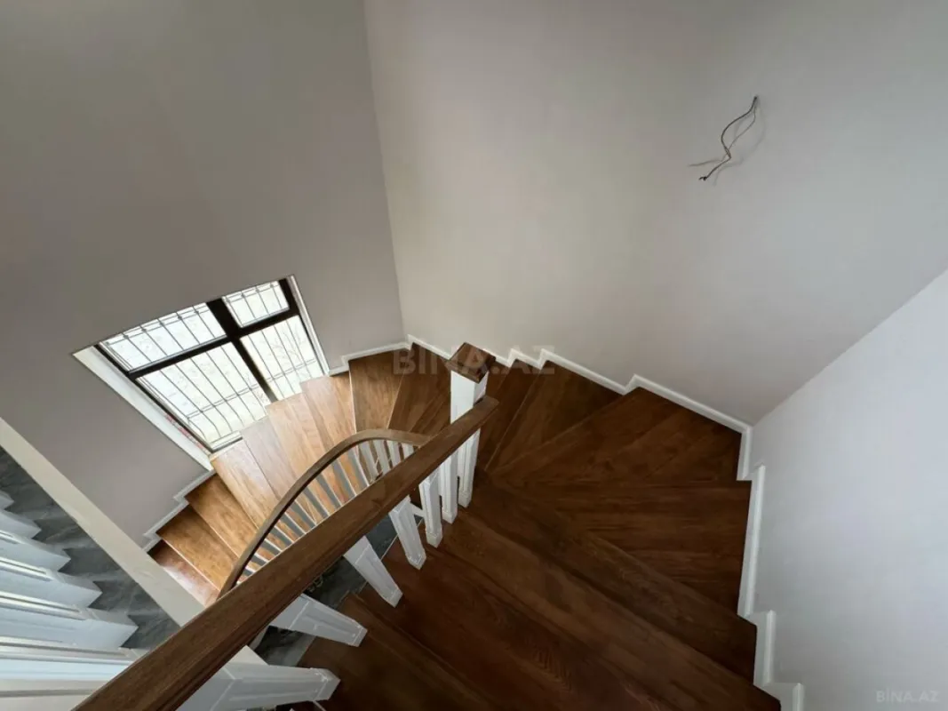 Satılır 8 otaqlı həyət evi 600 m²