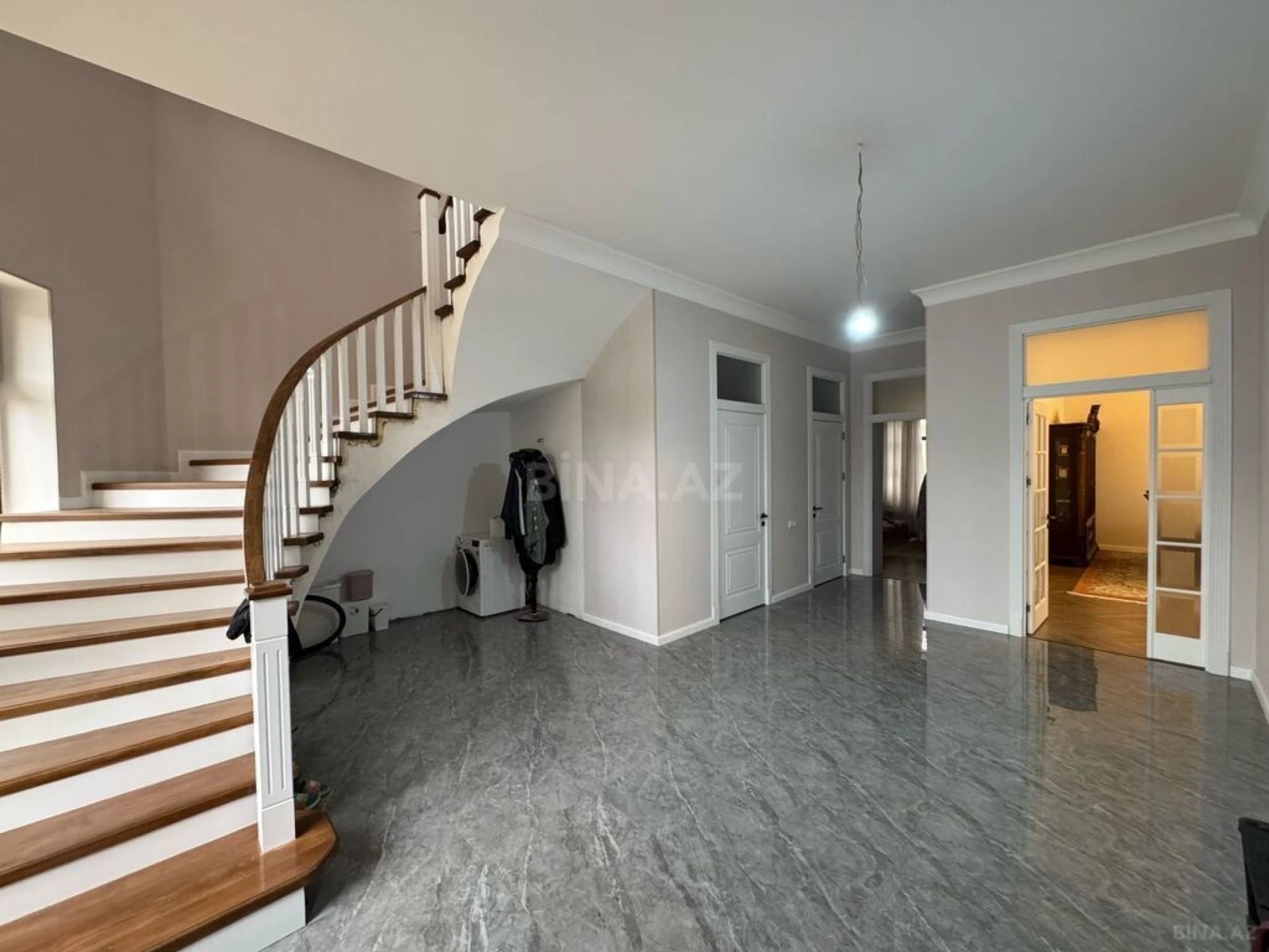 Satılır 8 otaqlı həyət evi 600 m²