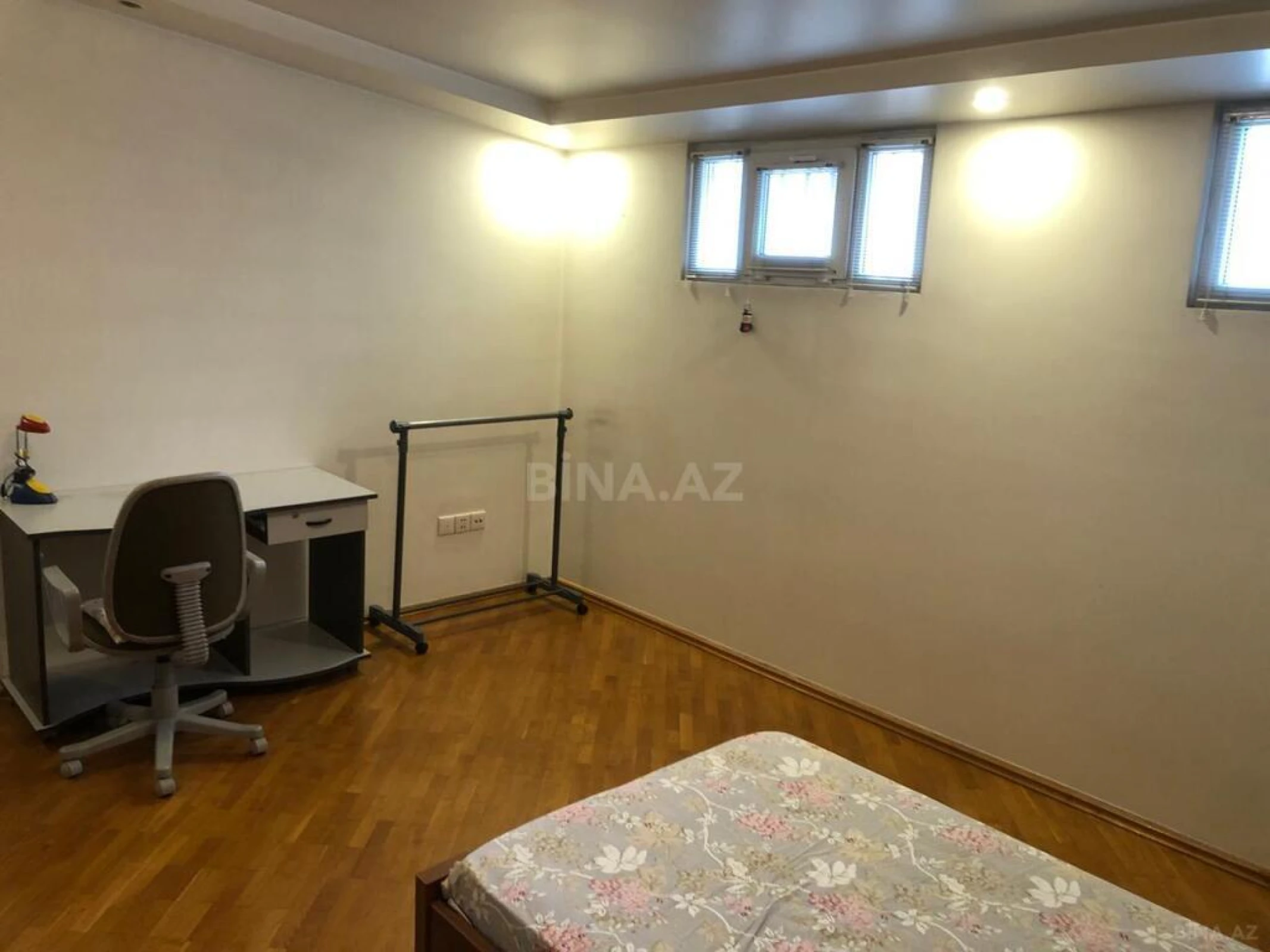 Kirayə verilir 4 otaqlı mənzil 100 m²