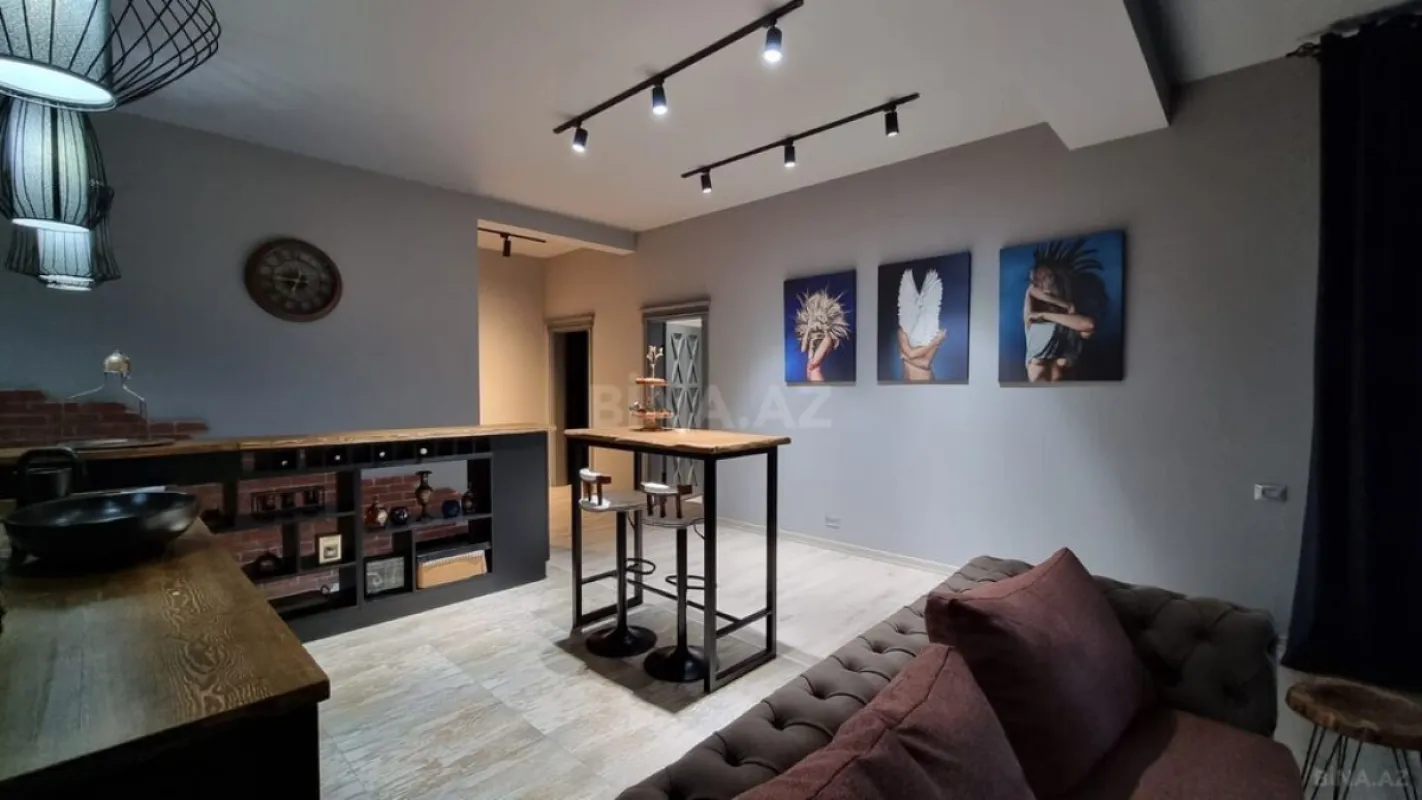 Satılır 7 otaqlı həyət evi 420 m²