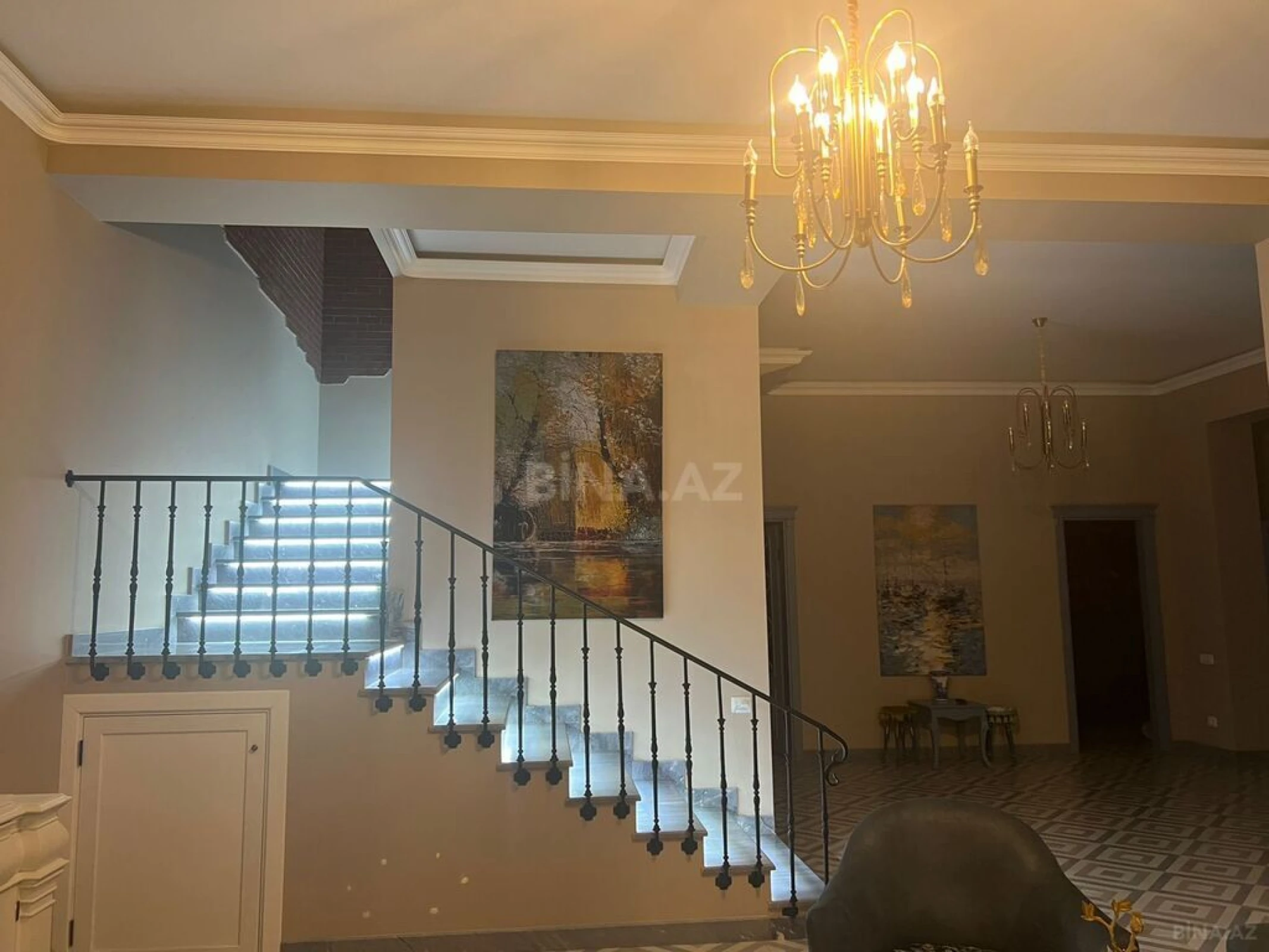 Satılır 7 otaqlı həyət evi 420 m²