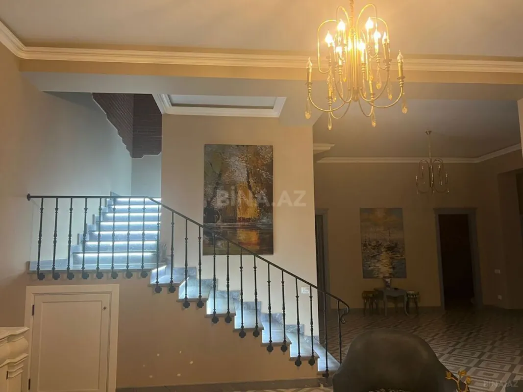 Satılır 7 otaqlı həyət evi 420 m²