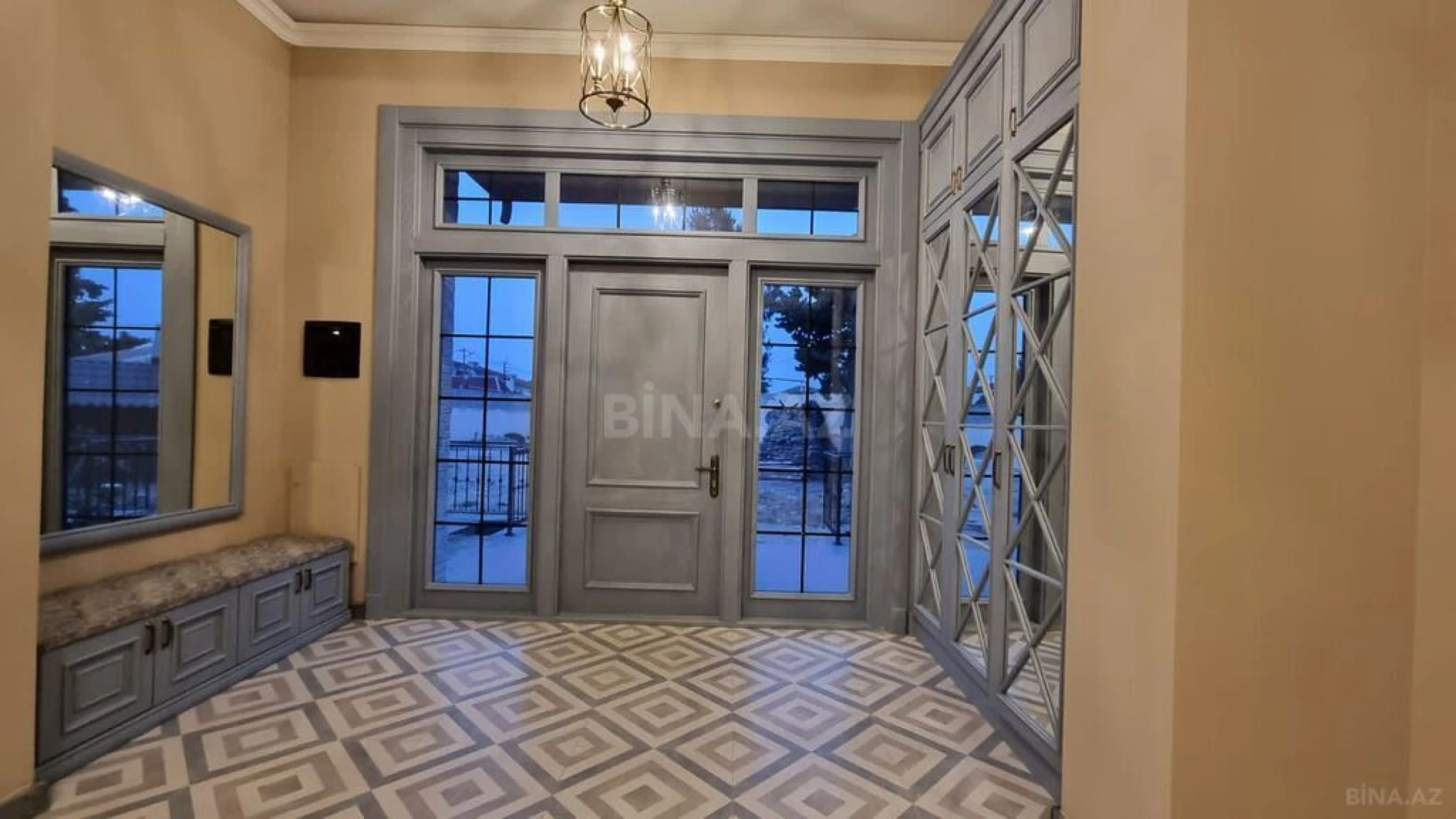 Satılır 7 otaqlı həyət evi 420 m²