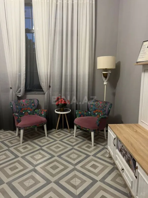 Satılır 7 otaqlı həyət evi 420 m²