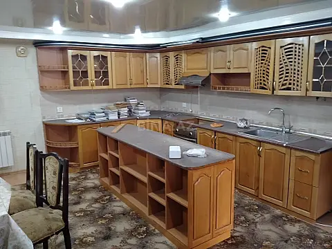 Satılır 7 otaqlı həyət evi 290 m²