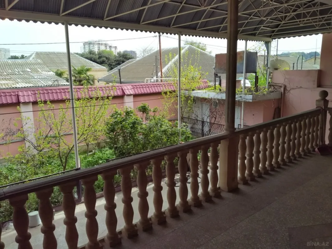 Satılır 7 otaqlı həyət evi 290 m²