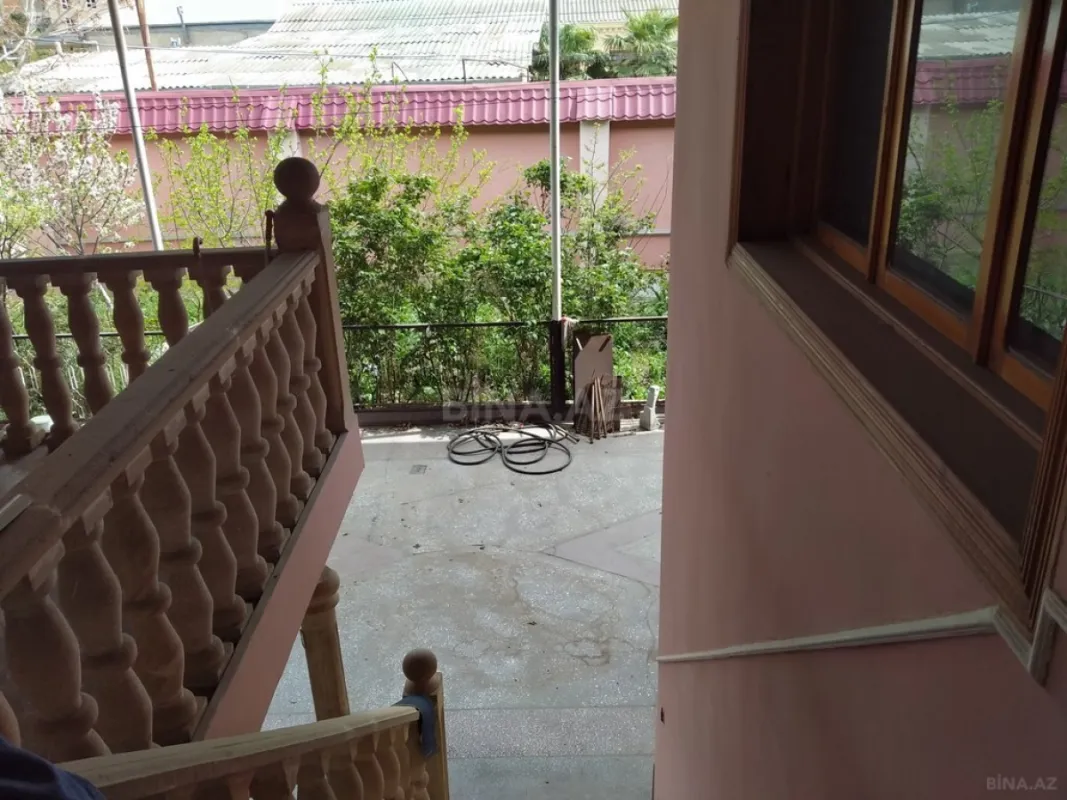 Satılır 7 otaqlı həyət evi 290 m²